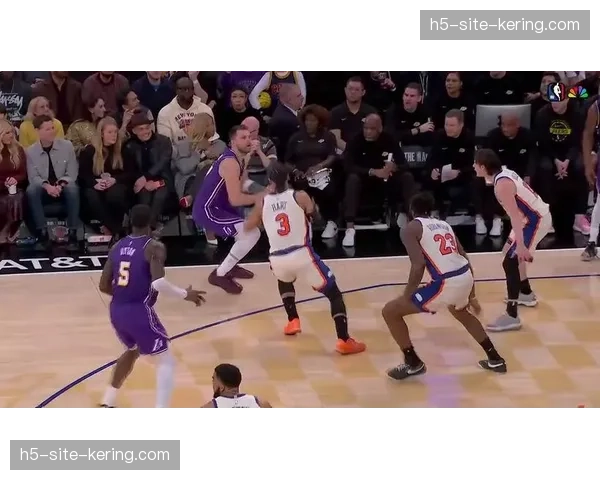 哈特缺阵放大尼克斯侧翼防守漏洞,轮换深度不足成隐患 哈特缺阵放大尼克斯侧翼防守漏洞,轮换深度不足成隐患