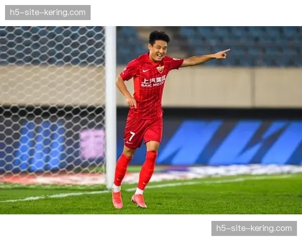 上海海港武磊89分钟补射越位 进球无效错失扳平机会 上海海港武磊89分钟补射越位 进球无效错失扳平机会